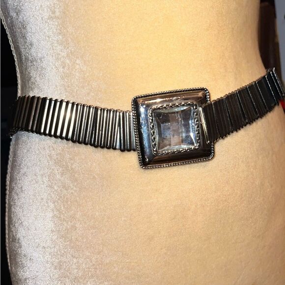 Vintage Silver serpentine style stretchy belt! Silver and clear stone buckle - Picture 2 of 7
